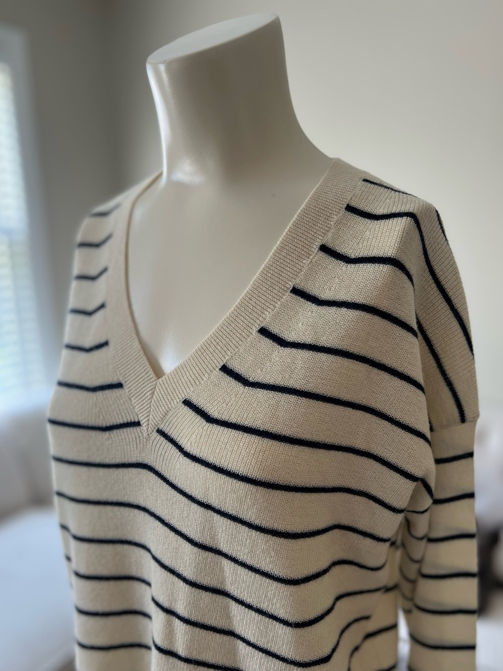 J.Crew XS Merino Wool Blend V-Neck Striped Sweater Cream & Navy EUC